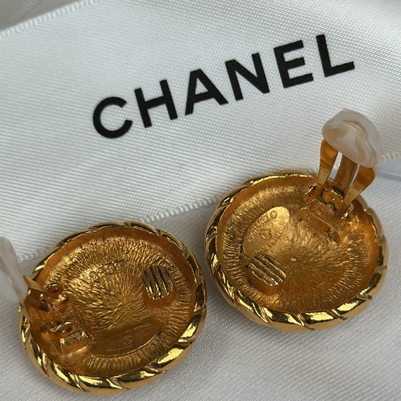 COA CHANEL CC 24K Goldplated Earrings 1.2” Diameter Vintage Clip On - Picture 9 of 9